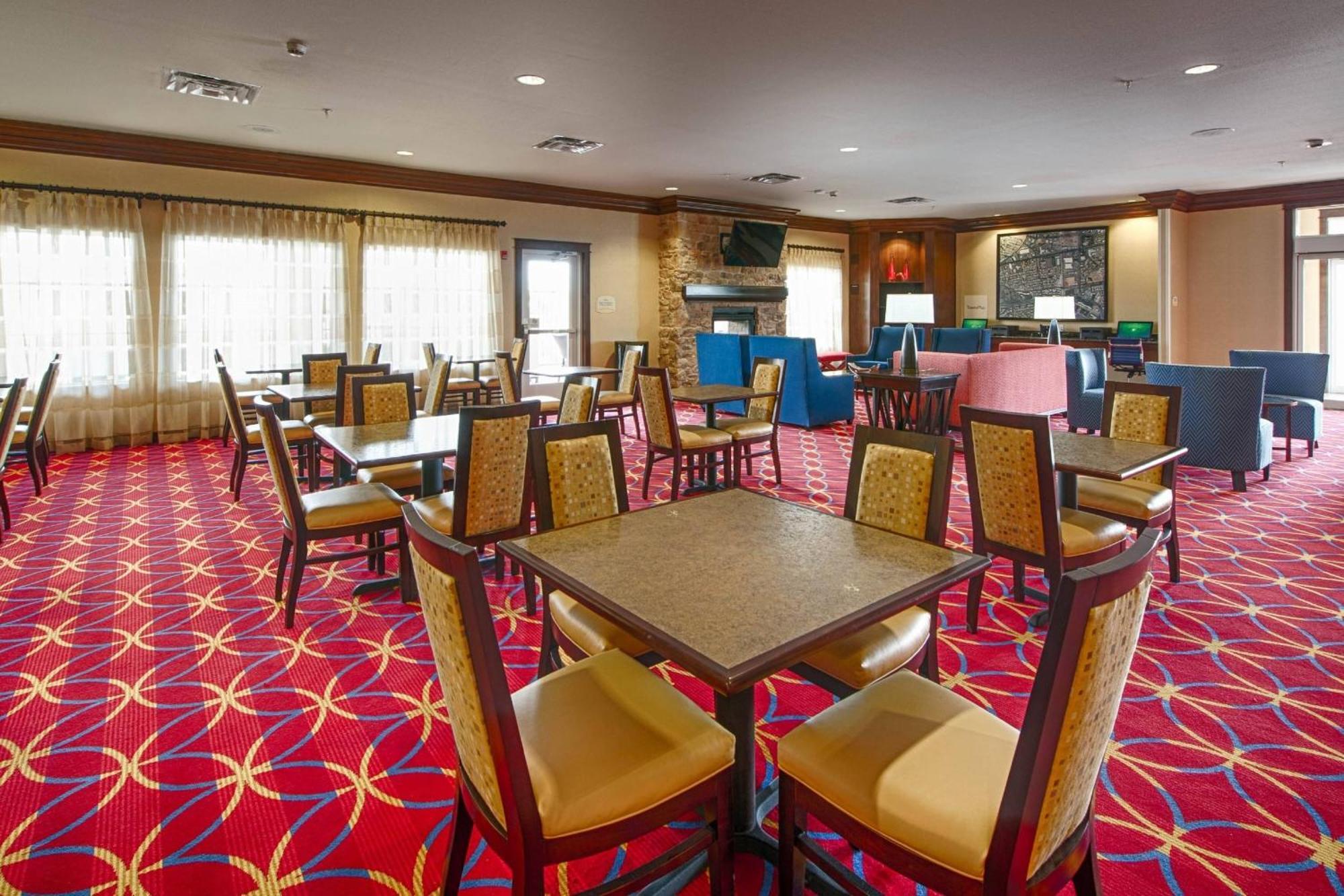 Hotel Towneplace By Marriott Airport